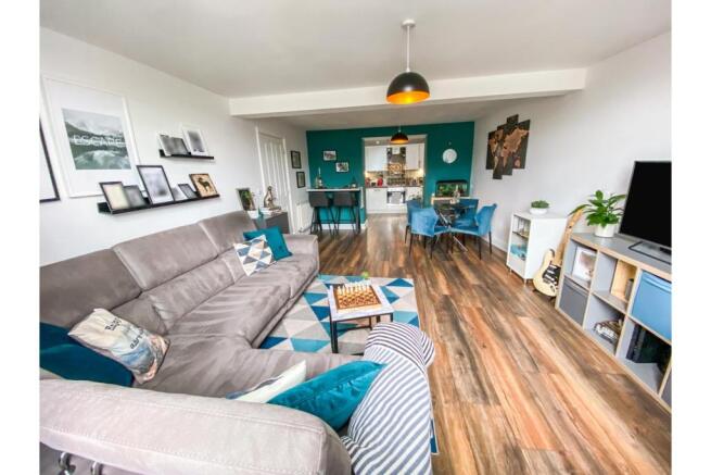 Lounge/Dining Room