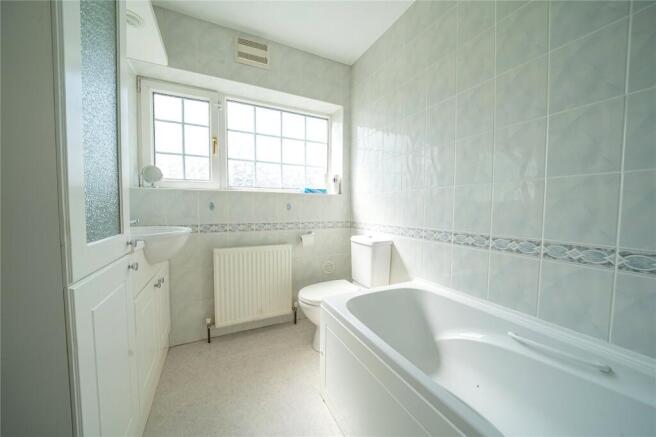 4 bed Detached for sale Image 10
