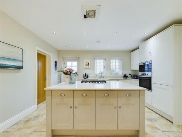 kitchen 2.jpg