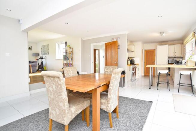 4 bed Detached for sale Image 5