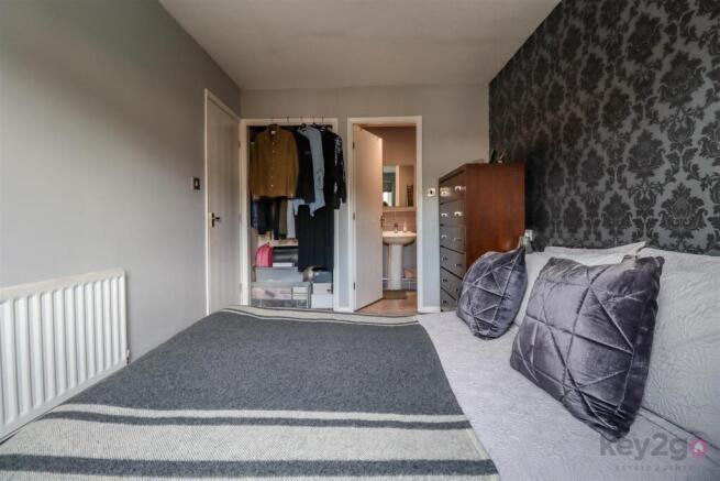 3 bed Semi-Detached for sale Image 12