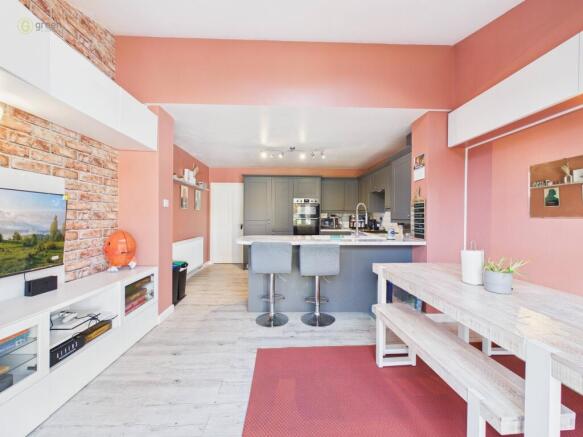 cam04914g0pr0371still007