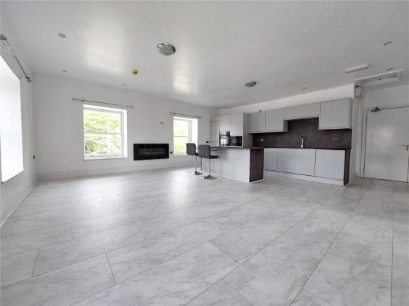 Large Corner Flat
