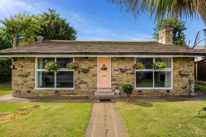 2 bed Detached Bungalow for sale Image 8