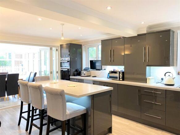 Kitchen/Dining area