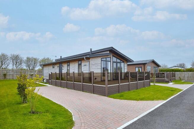 2 bed Chalet for sale Image 12