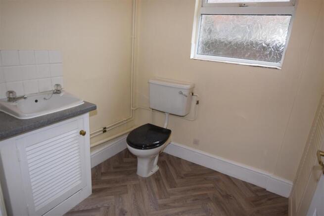 GROUND FLOOR CLOAKS/WC