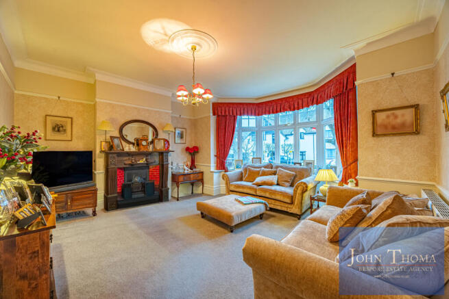 Monkhams Avenue, Woodford Green, Essex, IG8 photo 4