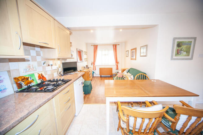 Kitchen/dining/living area