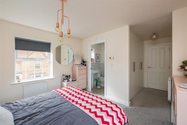 4 bed Detached for sale Image 7