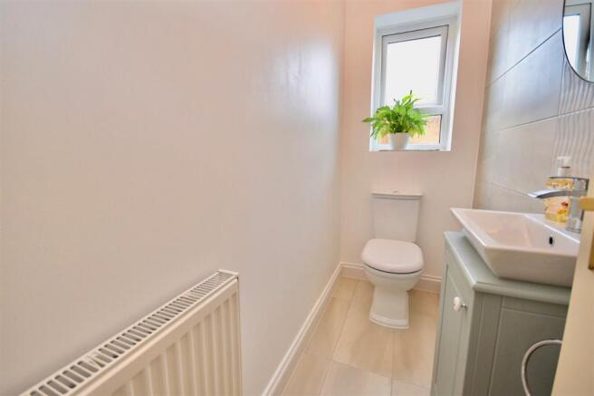 Cloakroom/wc