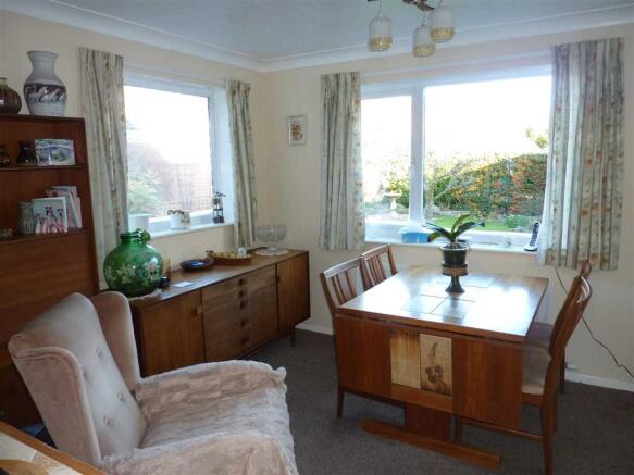DINING/LIVING ROOM