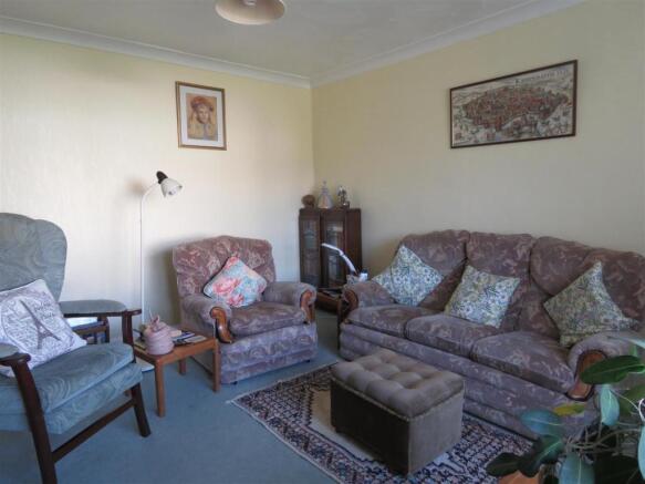 Lounge 3.JPG