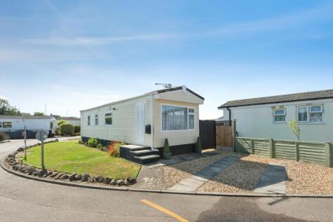 Three Star Park, Bedford Road, Lower Stondon, Henlow, SG16
