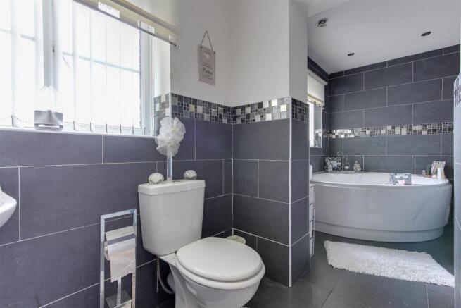 23 Whitland Way-15.jpg