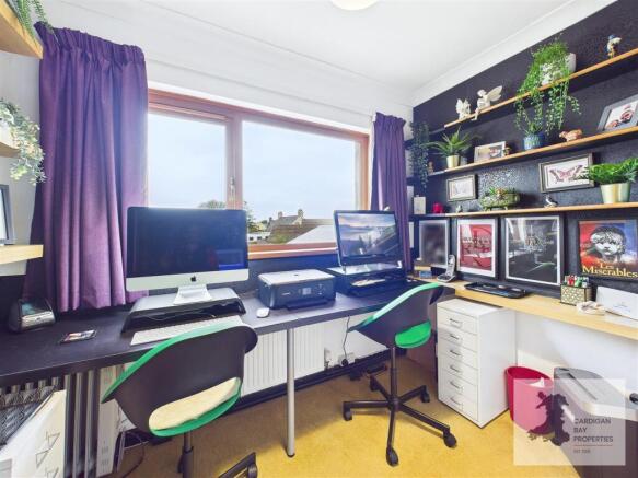 bedroom 3/office