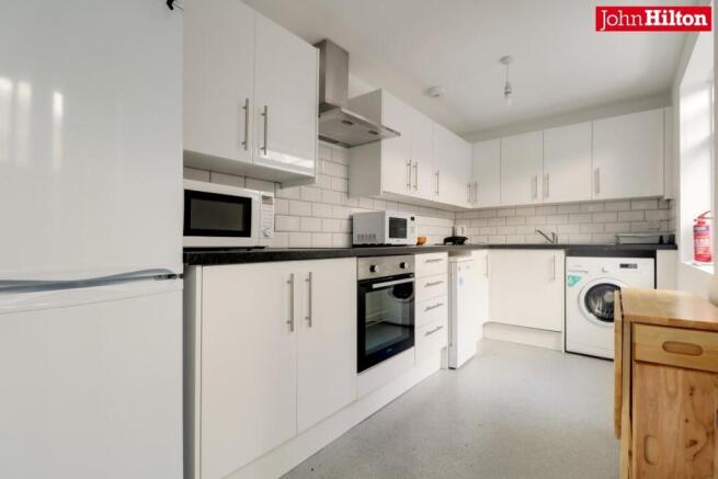 1036. Kitchen.jpg