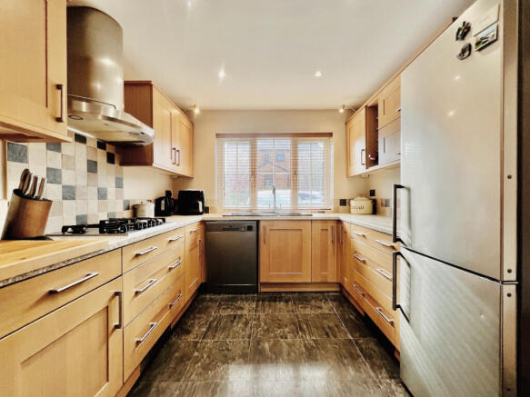 4 bed Detached for sale Image 9