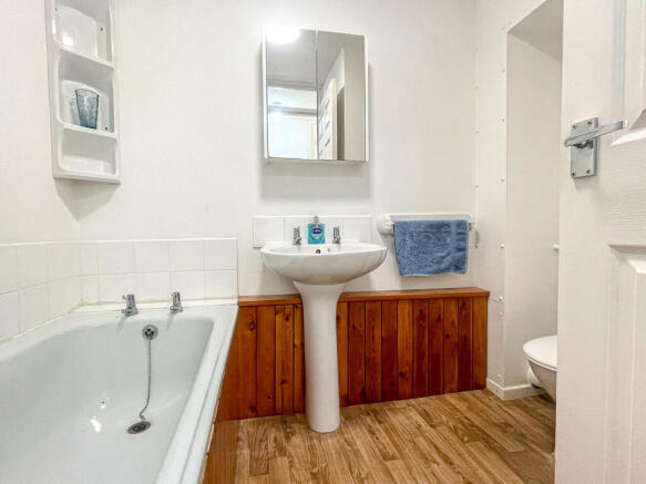 38 Marcle Walk - Bathroom
