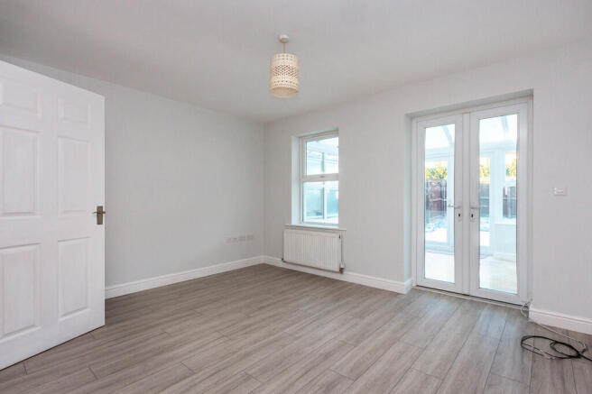 Lounge/Dining Roo...