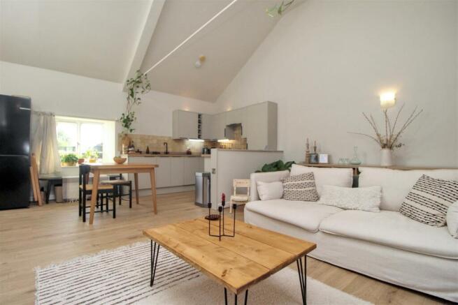 OPEN PLAN LIVING AREA