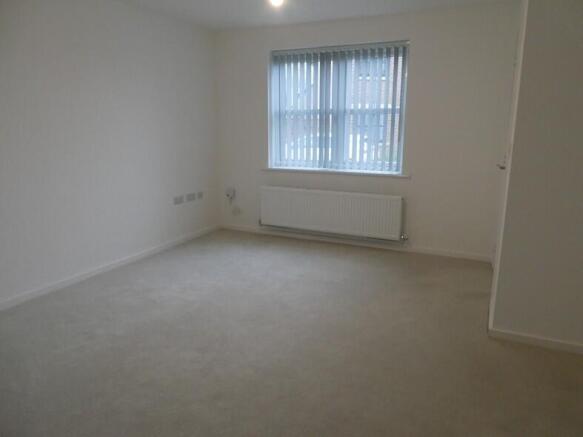 4 bed Semi-Detached to rent Image 12