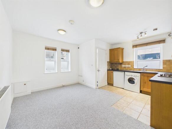 3 - One-bedroom flat for Auction, Southville.jpg