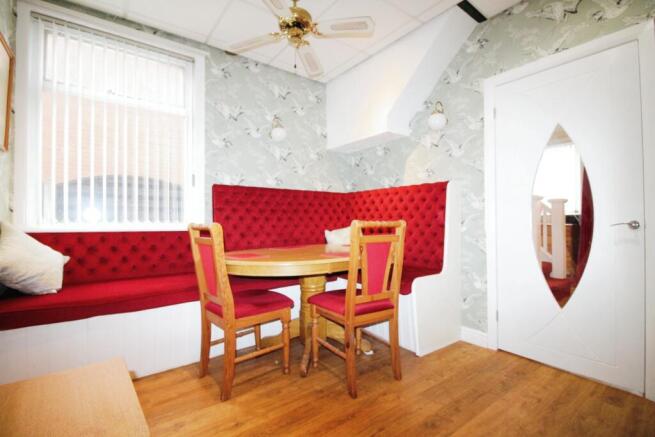 4 bed Detached for sale Image 8