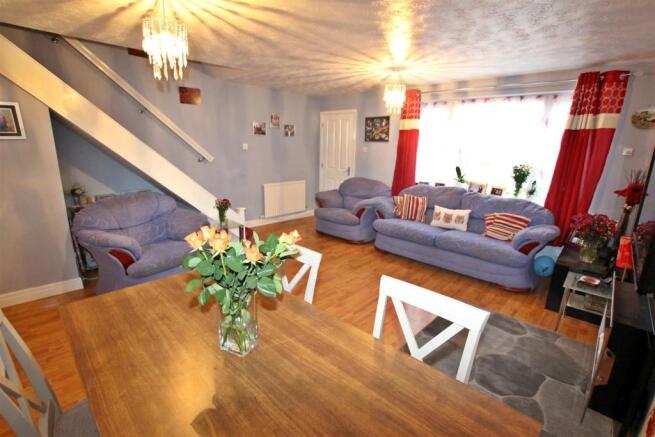 LOUNGE/DINING ROOM