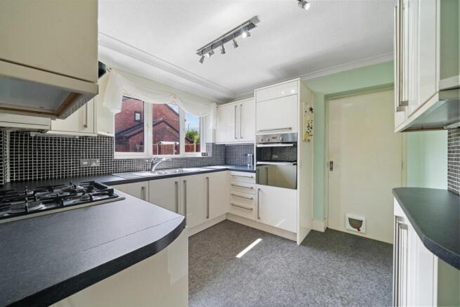 Richmond Crescent, Netherton, Bootle photo 4