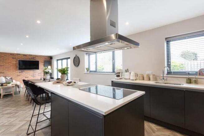 4 bed Detached for sale Image 8
