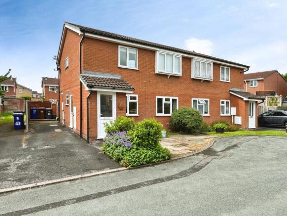 2-bed flat on Harlech Way, Stretton, DE13, £125,000