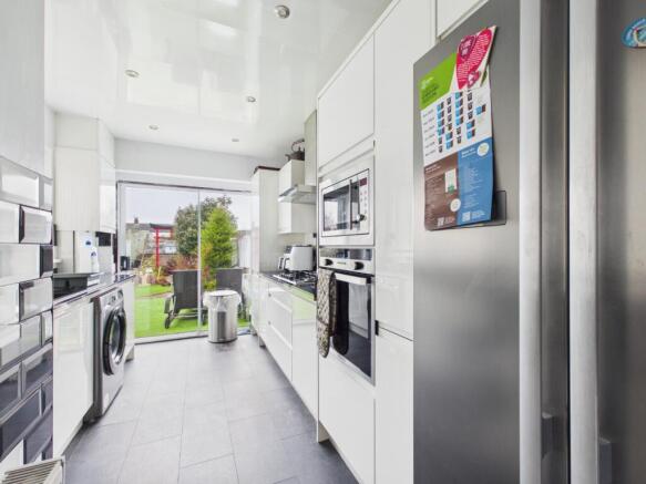 3 bed Terraced for sale Image 7