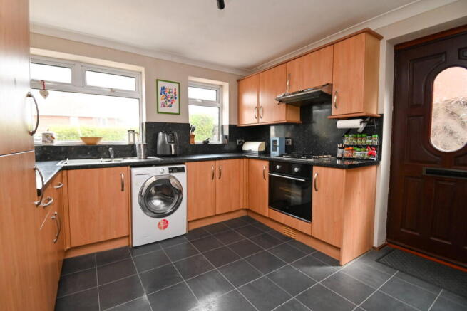 3 bed Semi-Detached for sale Image 6