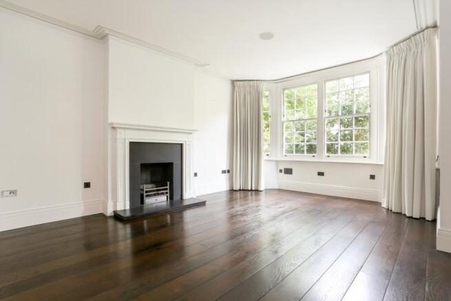 7 Woodstock Road,...