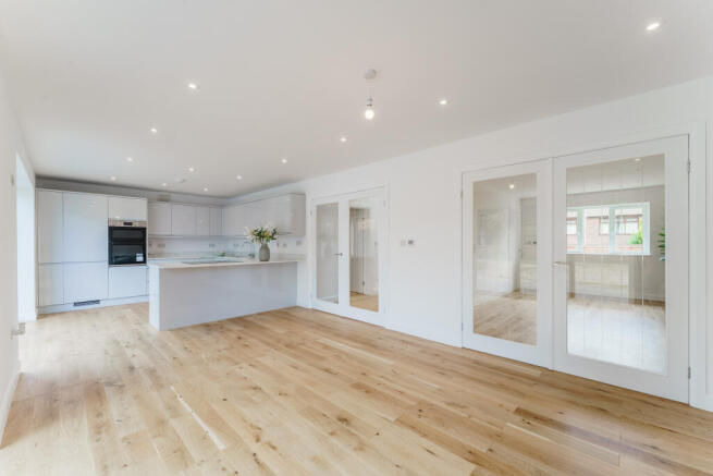 4 bed Detached for sale Image 8