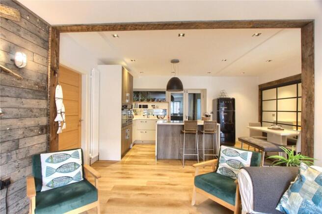 4 bed Apartment for sale Image 3