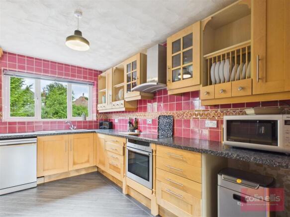 3 bed Detached for sale Image 9