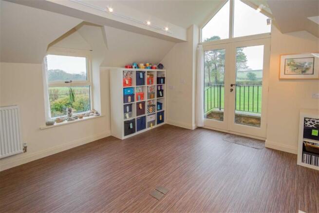 STUDIO/OPTIONAL BEDROOM