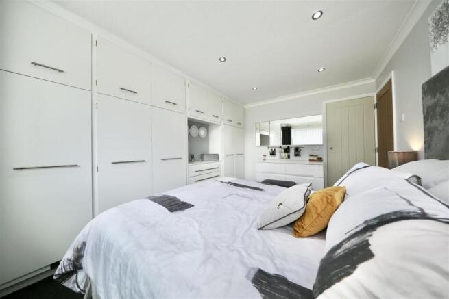 3 bed Semi-Detached for sale Image 4