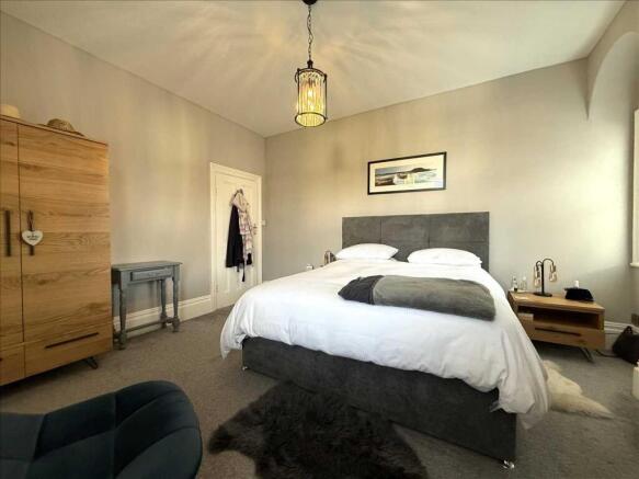 Bedroom (rear)