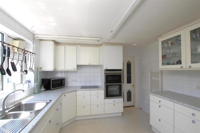 Kitchen.JPG