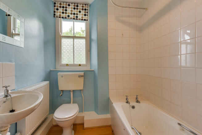 Flat 2 Bathroom