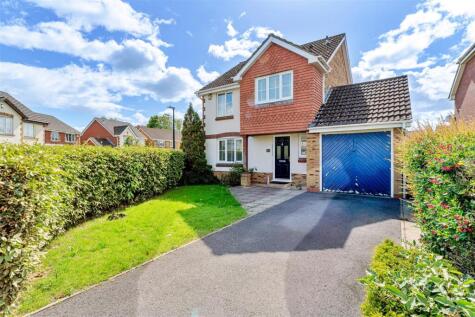 A wonderful detached family home in a quiet residetial part of Yatton village