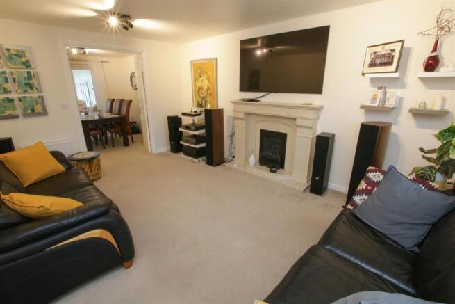 4 bed Detached for sale Image 5