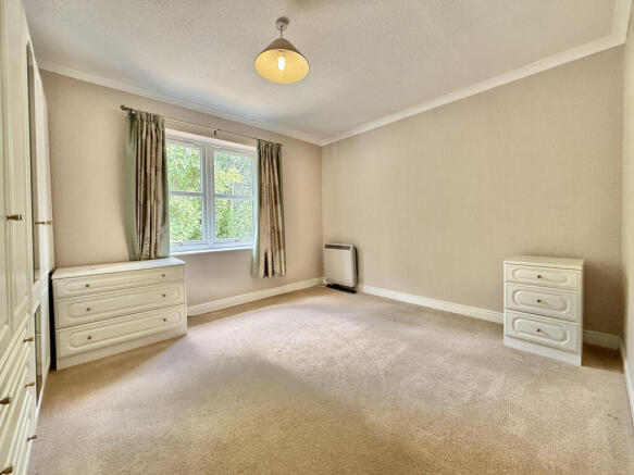 2 bed Flat for sale Image 5