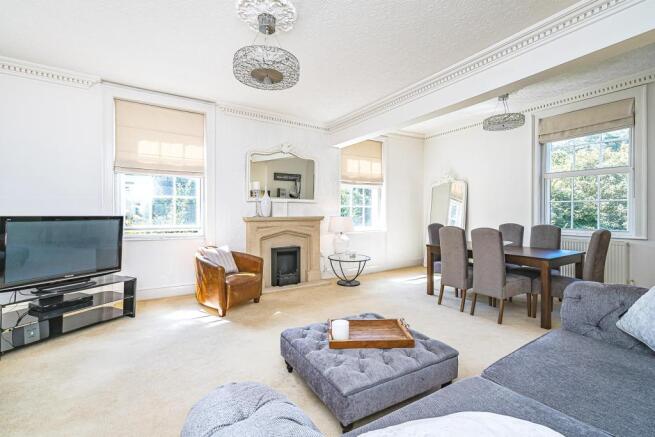 Lounge/Dining Room