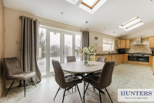 6 bed Detached for sale Image 8