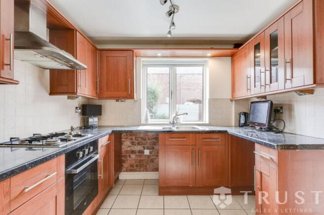 3 bed Semi-Detached for sale Image 12