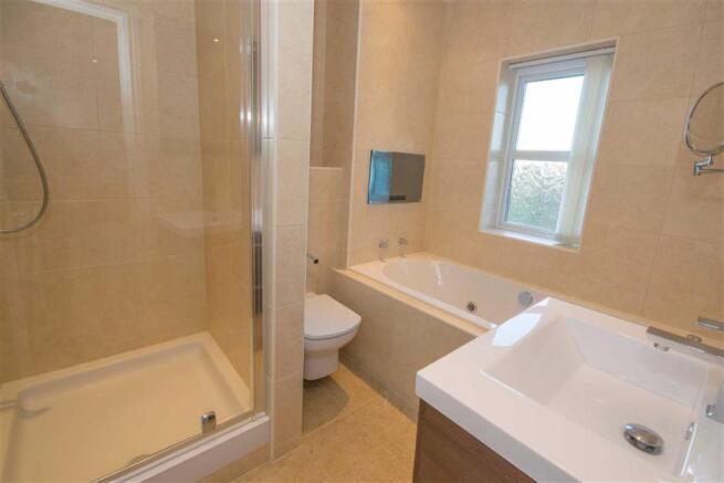 EN SUITE BATHROOM